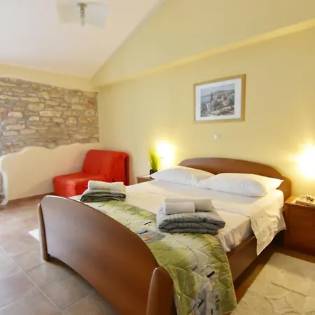 Apartment Bright With Shared Pool Bbq In Tar Tar-Vabriga
