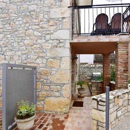 Apartment Bright With Shared Pool Bbq In Tar